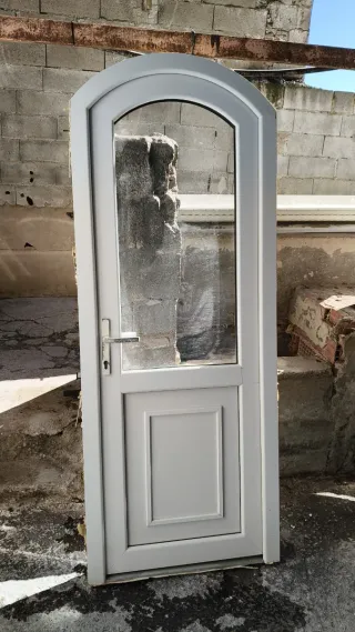 Puerta PVC arqueada 80x205