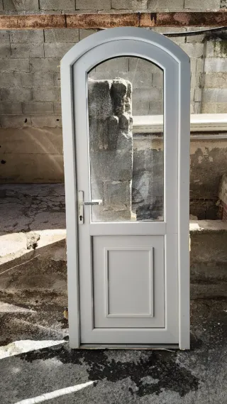 Puerta PVC arqueada 80x205