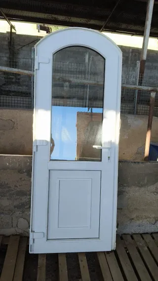 Puerta PVC arqueada 80x205