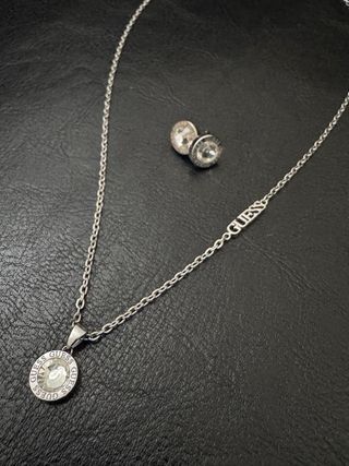 Conjunto Collar y Pendientes Guess