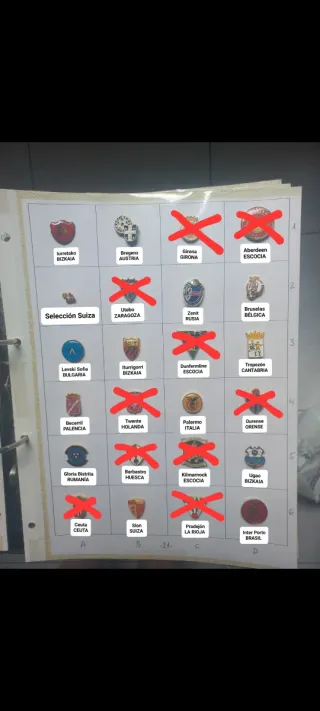 Lote de pines de fútbol de varios equipos