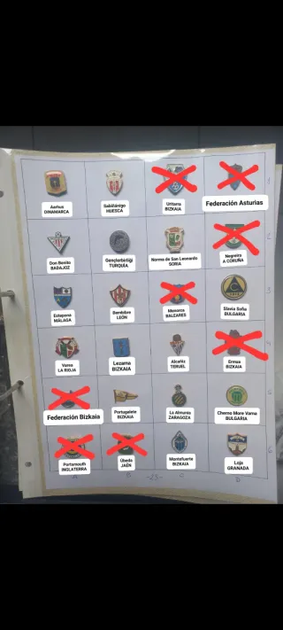 Lote de pines de fútbol de varios equipos