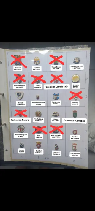 Lote de pines de fútbol de varios equipos