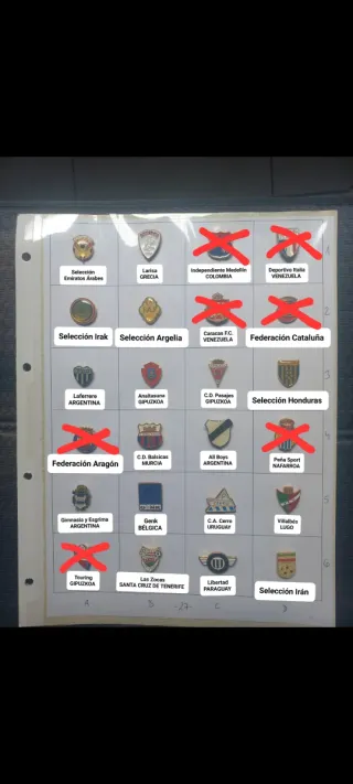 Lote de pines de fútbol de varios equipos