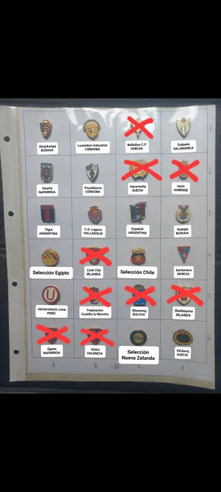 Lote de pines de fútbol de varios equipos