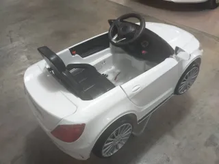 Macchinina elettrica per bambini a batteria