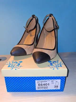 Zapatos de tacón beige y negro Talla 39
