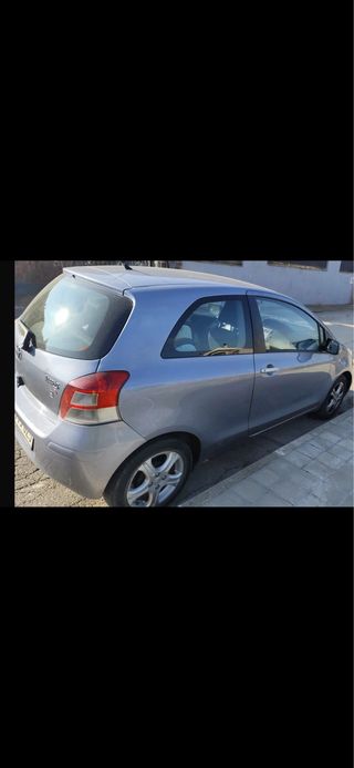 Toyota Yaris 2010 en buen estado