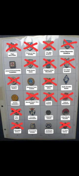 Lote de pines de fútbol de varios equipos