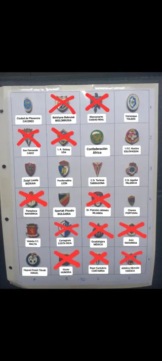 Lote de pines de fútbol de varios equipos