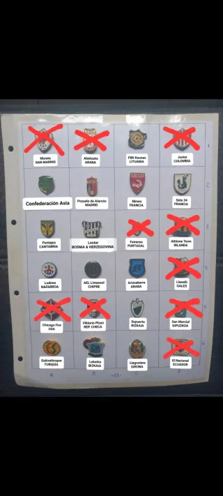 Lote de pines de fútbol de varios equipos