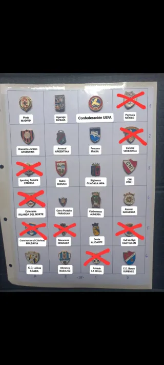 Lote de pines de fútbol de varios equipos