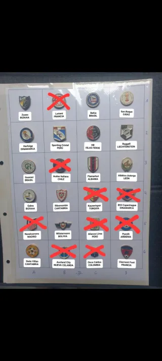 Lote de pines de fútbol de varios equipos