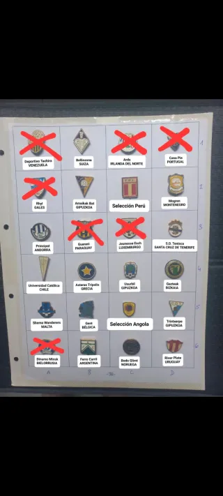 Lote de pines de fútbol de varios equipos