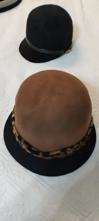 Gorro estilo cloché con estampado animal