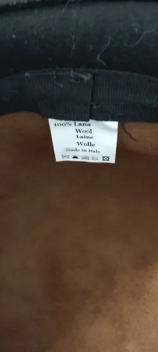 Gorro estilo cloché con estampado animal