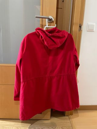 Chaqueta roja con capucha - Nueva