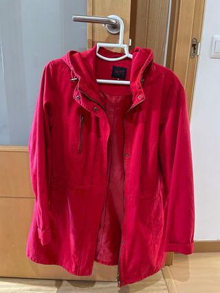 Chaqueta roja con capucha - Nueva