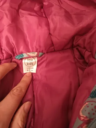 Chamarra para niña con estampado floral