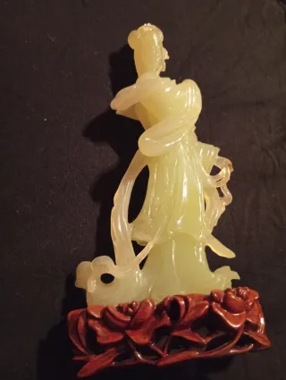 Statua orientale rotta