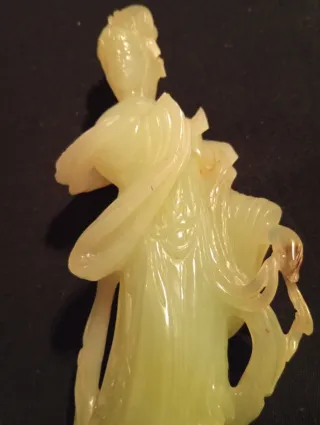 Statua orientale rotta