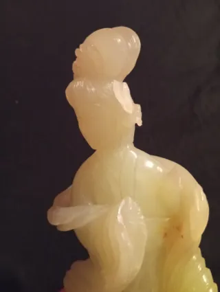 Statua orientale rotta