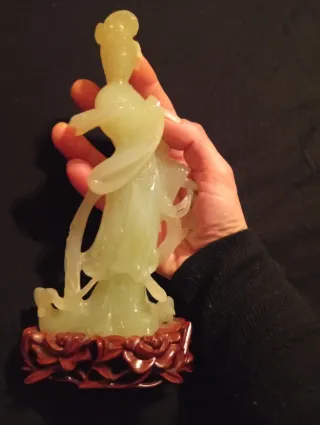 Statua orientale rotta