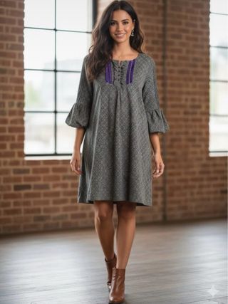 Vestido Vilagallo gris con detalles morados