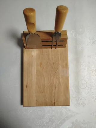 Tagliere e coltelli per formaggio