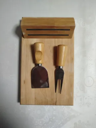 Tagliere e coltelli per formaggio