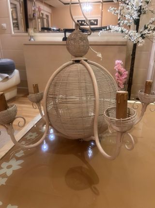 Lámpara de forja beige y blanca