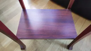 Vitrina de madera y cristal