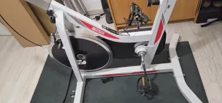 Bicicleta de Spinning Blanca y Roja