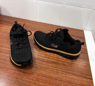 Zapatillas Skechers Graceful Negras y Doradas