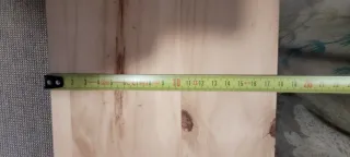 Estantería madera y tubería negra