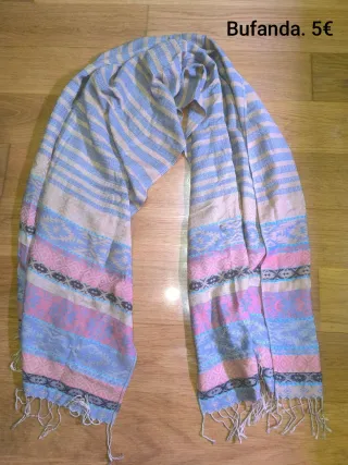 Bufanda con rayas y estampado étnico