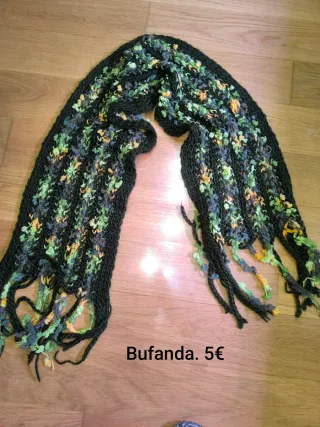 Bufanda tejida multicolor con flecos