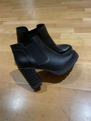 Botines negros de tacón
