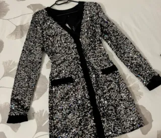 Vestido lentejuelas negro y plateado