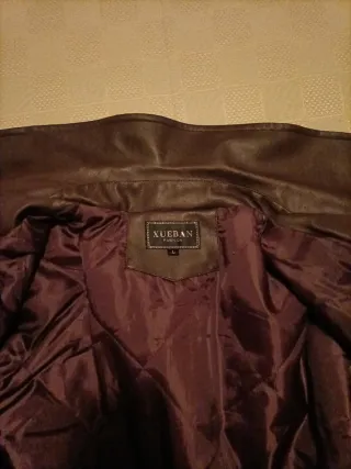 Chaqueta cuero sintético marrón. Talla L