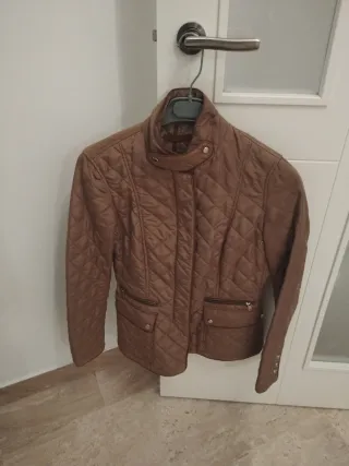 Chaqueta acolchada Zara marrón