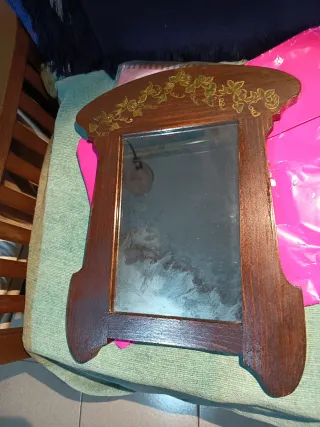 Specchio da parete con cornice in legno