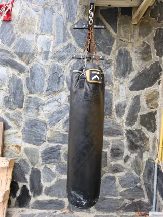 Saco de boxeo negro