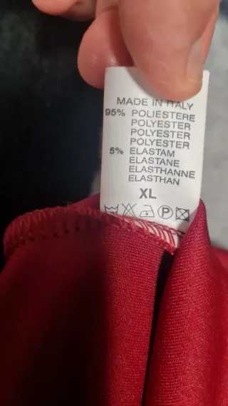 Vestido burdeos elegante