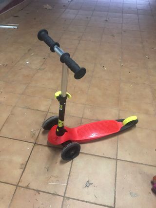Patinete 3 ruedas rojo y negro