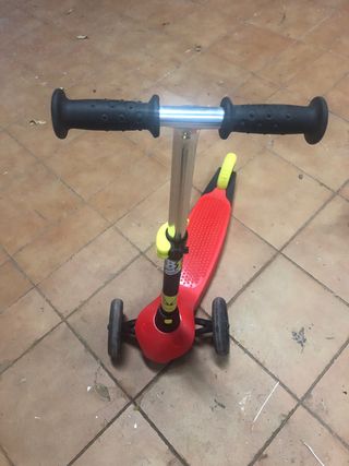 Patinete 3 ruedas rojo y negro