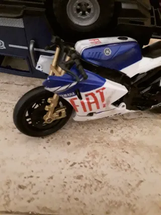 Replica Moto Yamaha Valentino Rossi 2009