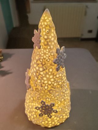 Albero Natale stilizzato in ceramica bianca