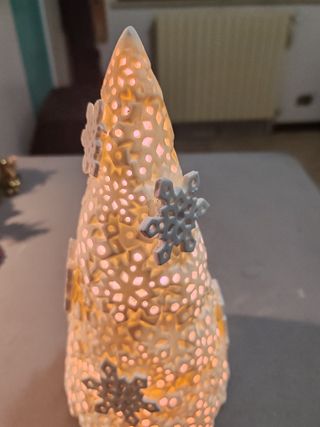 Albero Natale stilizzato in ceramica bianca