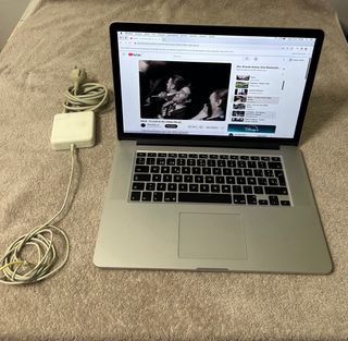 MacBook Pro 15.4 2015 i7 Plata como nuevo